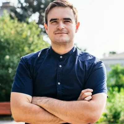 Лев Медведев
