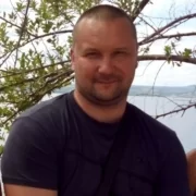 Юрий Сухарев