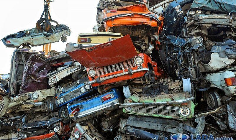 АВТОВАЗ временно приостановил продажу автомобилей по программе утилизации