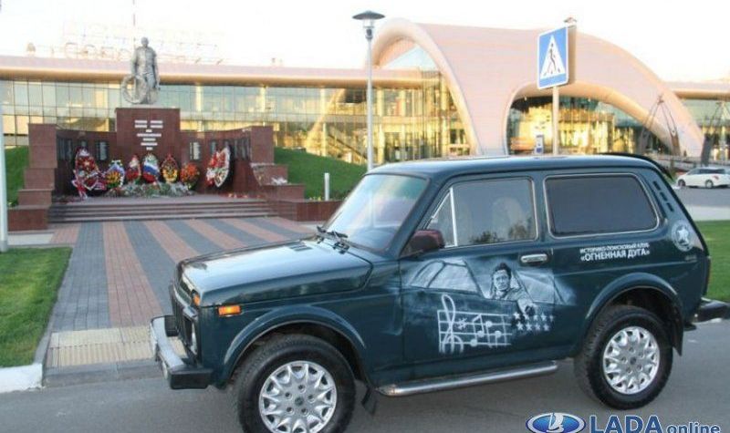 Аэрография на Lada 4x4 в честь Дня Победы