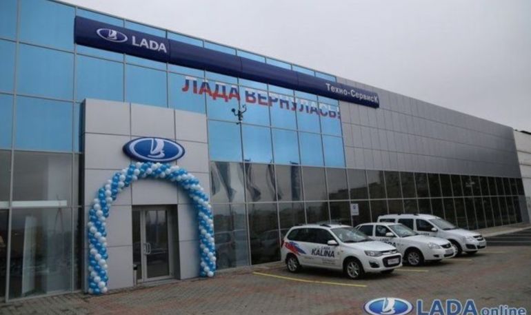 В Крыму открылся первый автосалон LADA