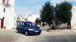 картинки Лада Ларгус (Dacia Logan MCV) для рабочего стола