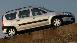 картинки Лада Ларгус (Dacia Logan MCV) для рабочего стола