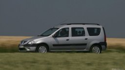 картинки Лада Ларгус (Dacia Logan MCV) для рабочего стола