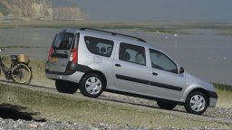 картинки Лада Ларгус (Dacia Logan MCV) для рабочего стола