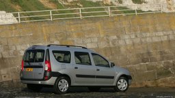 картинки Лада Ларгус (Dacia Logan MCV) для рабочего стола