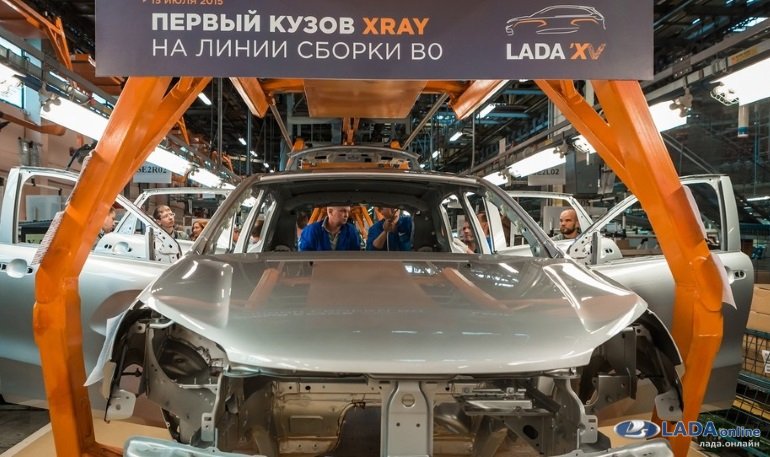 Первый Lada XRay уже на конвейере