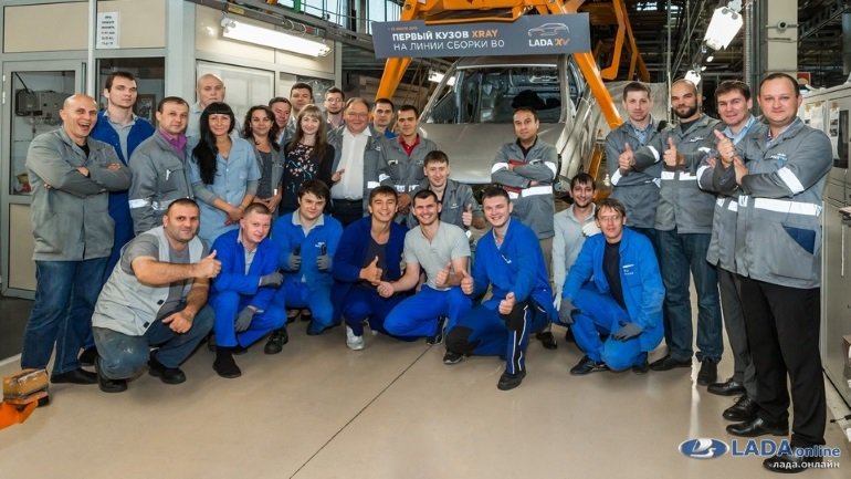 Первый Lada XRay уже на конвейере