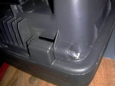 верхнее крепление подлокотника лада приора