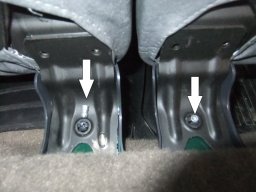 установка наконечника свечи зажигания в заглушку петель сидений Лада Калина