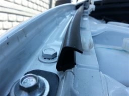 дополнительный уплотнитель капота с клеящимися элементами для Лада Калина 2