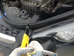 установка уплотнителя над фарами Лада Калина 2