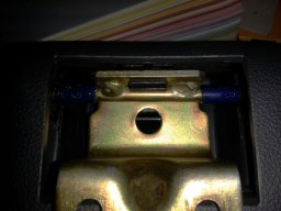 нижнее крепление подлокотника лада приора