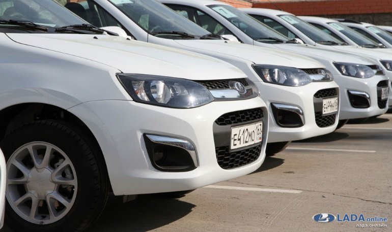 (Автостат) Каждый третий легковой автомобиль в России - это Лада