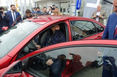 Лада Веста представили главе Чечни Рамзану Кадырову