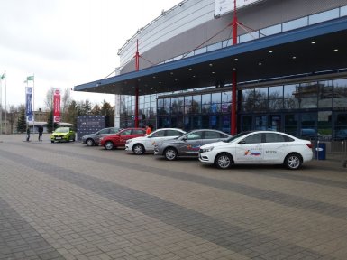 АВТОВАЗ показал Лада Веста с черной крышей