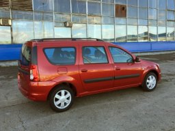 Лада Ларгус появится новый цвет кузова "Огненно-красный"