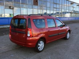 Лада Ларгус появится новый цвет кузова "Огненно-красный"