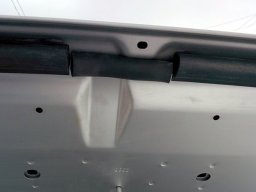 установка дополнительного уплотнителя капота Лада Веста