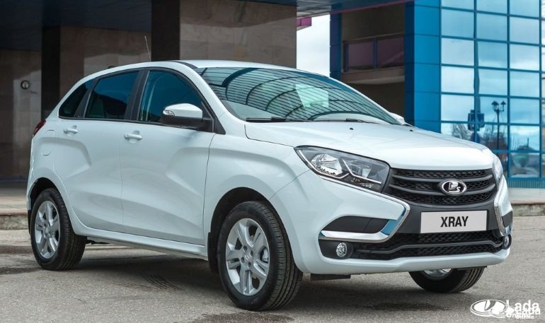 Первые продажи Lada XRAY откроют только 12 дилеров