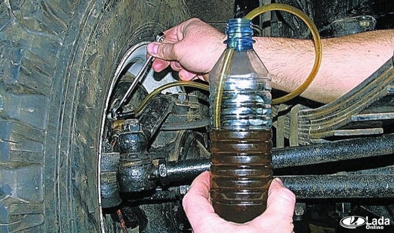 Как правильно прокачать тормоза на LADA в одиночку Как правильно прокачать тормоза на LADA в одиночку