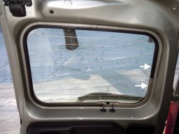 Установка уплотнителей на стекла задних дверей Лада Ларгус