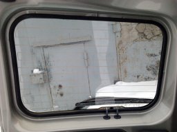 Установка уплотнителей на стекла задних дверей Лада Ларгус