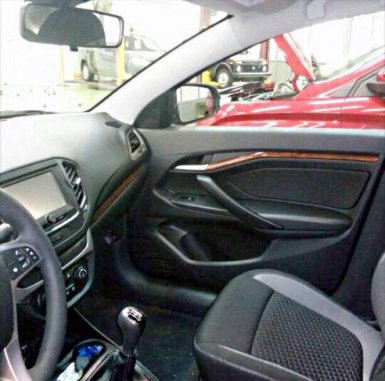 салон под дерево у Лада Веста