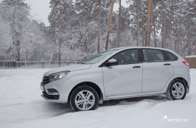 Lada XRAY Optima белая спереди