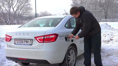 как слить бензин с Весты