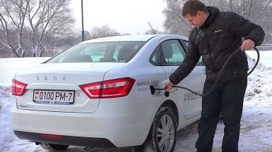 как слить бензин с Весты