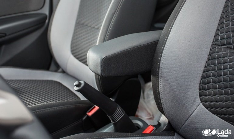 Как снять штатный подлокотник на Лада Веста Как снять штатный подлокотник на Лада Веста