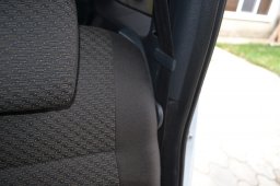 спинка второго ряда сидений Лада Ларгус сильнее опущена назад