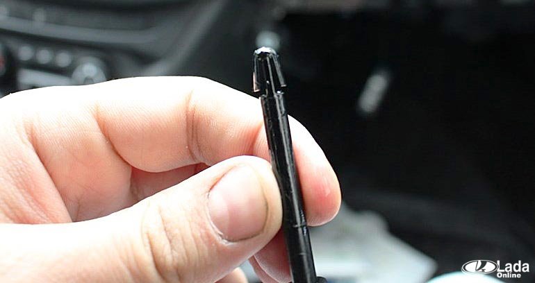 петля бардачка Весты петля бардачка Весты