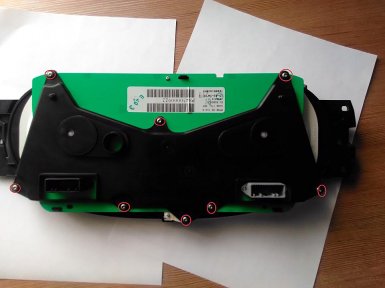 винты крепления крышки панели приборов Лада Ларгус