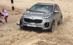 заезд на песчаную горку на Kia Sportage