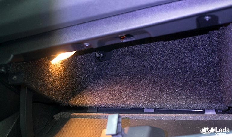 Шумоизоляция бардачка Лада Веста (обклеиваем карпетом) Шумоизоляция бардачка Лада Веста (обклеиваем карпетом)