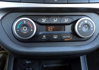 Фото салона Лада Веста с климат-контролем