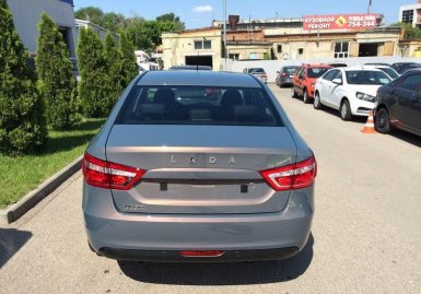 Фото седана Лада Веста с климат-контролем