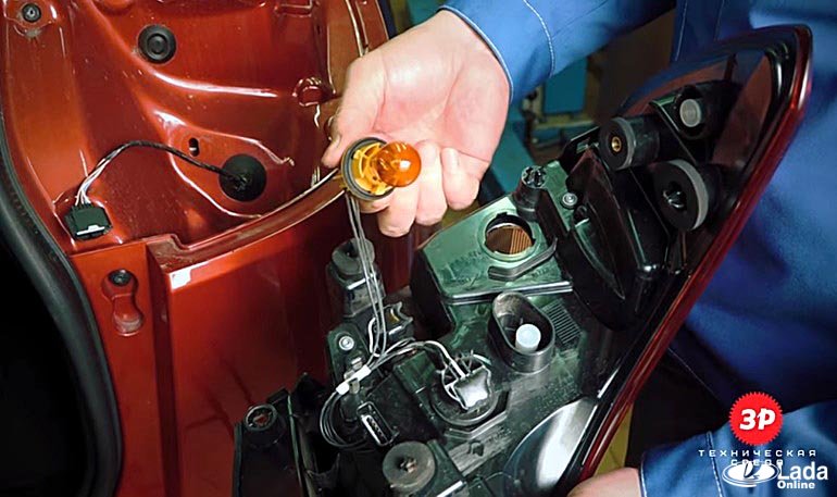 Замена ламп в задних фонарях Lada XRAY Замена ламп в задних фонарях Lada XRAY