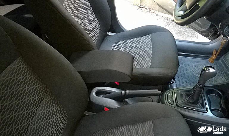 Установка подлокотника Аламар на Лада Веста