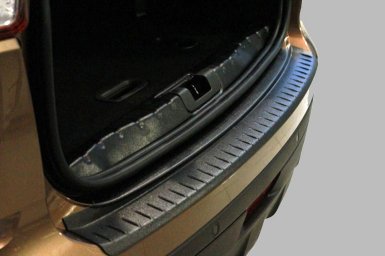 установка накладоки на задний бампер Lada XRAY