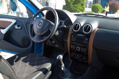 АВТОВАЗ показал Lada Largus Cross Black Edition