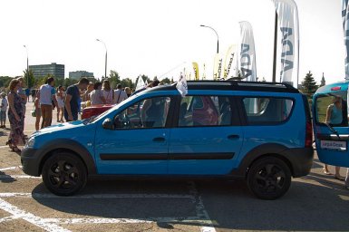 АВТОВАЗ показал Lada Largus Cross Black Edition