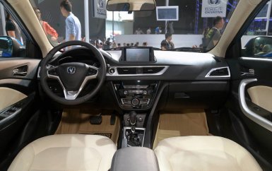салон Changan Alsvin V7