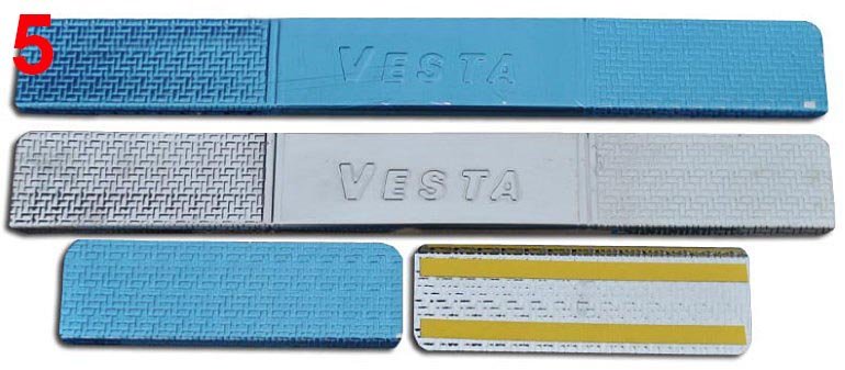 накладки на пороги из нержавейки с рельефом под карбон