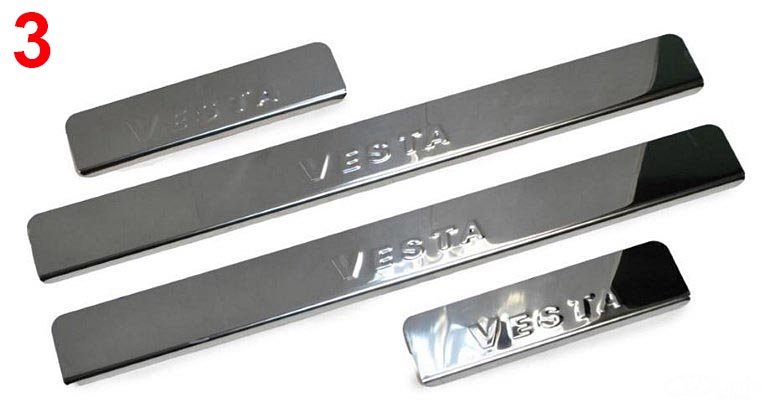 более тонкие и дешевые накладки из нержавеющей стали с выбитым названием модели