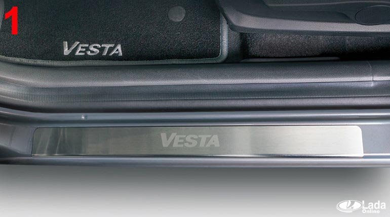 оригинальные стальные накладки на пороги с надписью модели