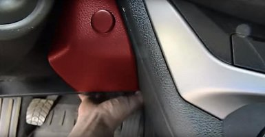 снять крышку блока предохранителей лада веста