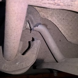 рваная подушка глушителя лада веста